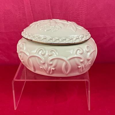 Lot A 491 Lenox American By Design Rose Music Box
