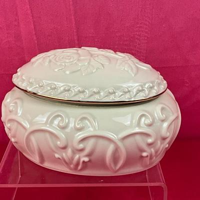 Lot A 491 Lenox American By Design Rose Music Box