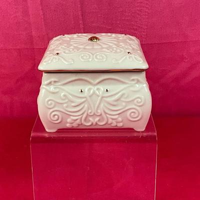 Lot A 492 Lenox American By Design Square Music Box NEW 2.75”