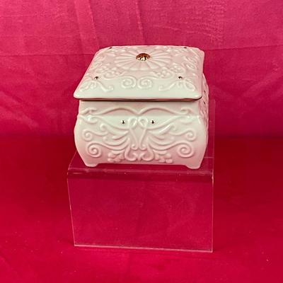 Lot A 492 Lenox American By Design Square Music Box NEW 2.75”