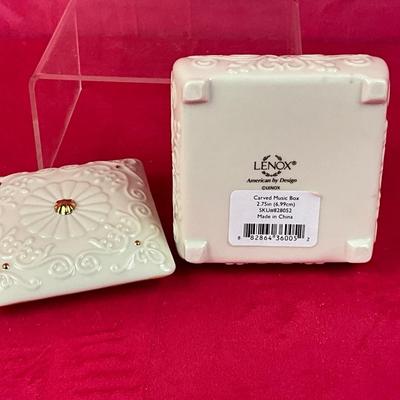 Lot A 493 Lenox American By Design Carved Music Box #2