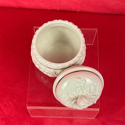 Lot 497 Lenox American by Design Carved Round Rose Dish New