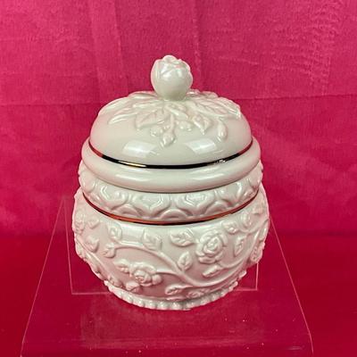 Lot 497 Lenox American by Design Carved Round Rose Dish New