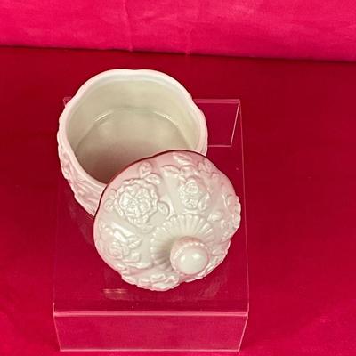 Lot A 498 Lenox American By Design Carved Scallop Rose Dish
