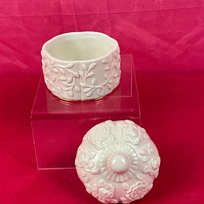 Lot A 498 Lenox American By Design Carved Scallop Rose Dish