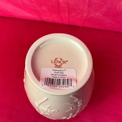 Lot A 501 Lenox Masterpiece Small Vase 7”