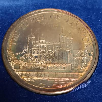 SOLID BRONZE "THE TOWER OF LONDON" & QUEEN ELIZABETH SILVER JUBILEE MEDAL
