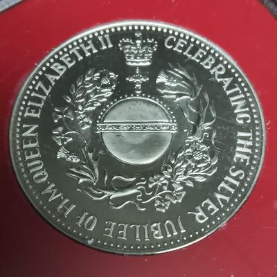 SOLID BRONZE "THE TOWER OF LONDON" & QUEEN ELIZABETH SILVER JUBILEE MEDAL