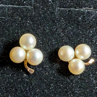 14K Clover Pearl Stud Earrings