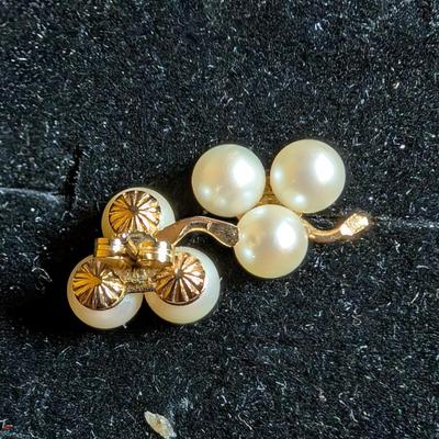 14K Clover Pearl Stud Earrings