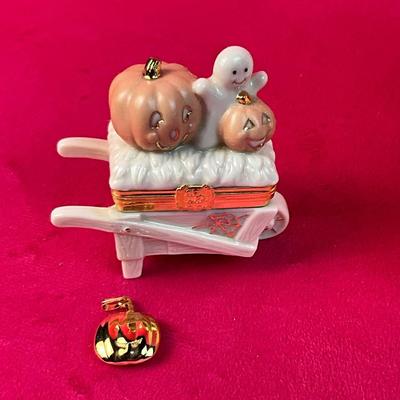 Lot A 514 Lenox Treasures Halloween & Harvest Trinket Boxes Lot Pendant & more