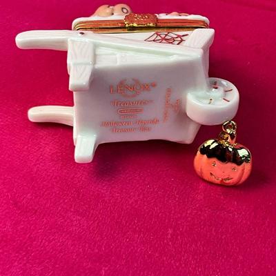 Lot A 514 Lenox Treasures Halloween & Harvest Trinket Boxes Lot Pendant & more