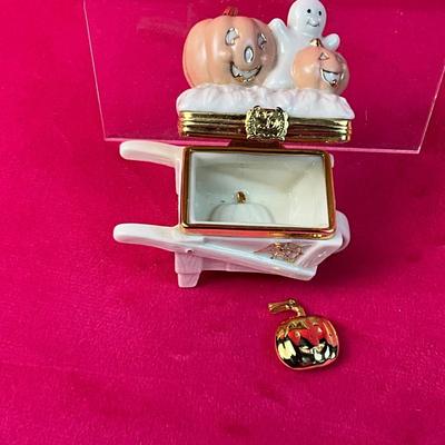 Lot A 514 Lenox Treasures Halloween & Harvest Trinket Boxes Lot Pendant & more