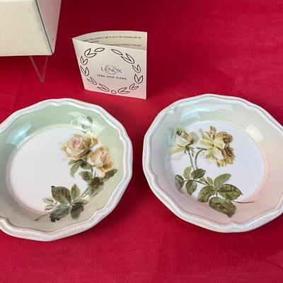 Lot A 517 Kevin Accoutrements Dessert Plate Set of 4