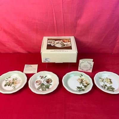 Lot A 517 Kevin Accoutrements Dessert Plate Set of 4