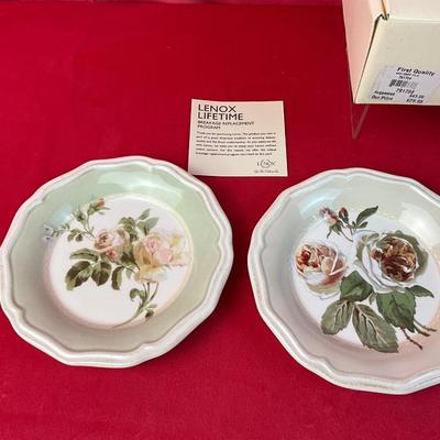 Lot A 517 Kevin Accoutrements Dessert Plate Set of 4