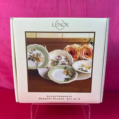 Lot A 517 Kevin Accoutrements Dessert Plate Set of 4