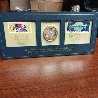 1975 STERLING SILVER PROOF "PARTNERS IN SPACE" & GOLD-TONE NASA 25TH ANNIVERSARY MEDAL