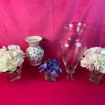 Lot 527 Beautiful Floral Glass & Crystal Vase Lot