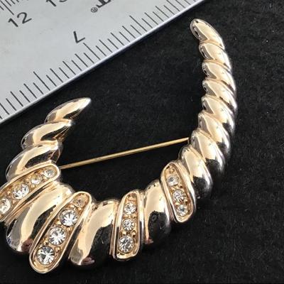 Gold Tone Brooch