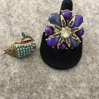 Lot of 2 costume stretch rings