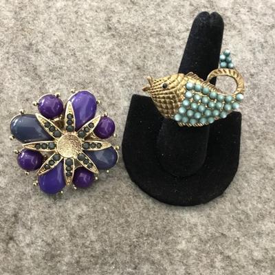 Lot of 2 costume stretch rings