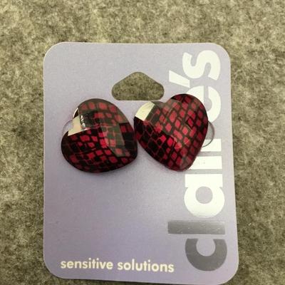 Claires heart fashion earrings