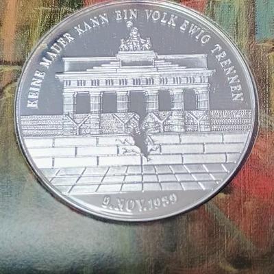 "THE OPENING OF THE BERLIN WALL" .999 SILVER MEDAL AND US HALF DOLLAR AND GERMAN COIN