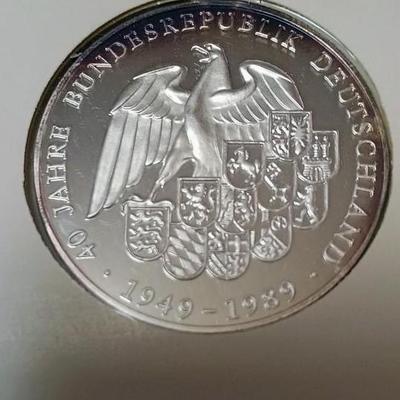 "THE OPENING OF THE BERLIN WALL" .999 SILVER MEDAL AND US HALF DOLLAR AND GERMAN COIN