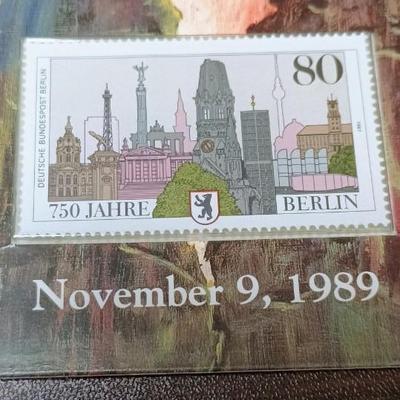 "THE OPENING OF THE BERLIN WALL" .999 SILVER MEDAL AND US HALF DOLLAR AND GERMAN COIN