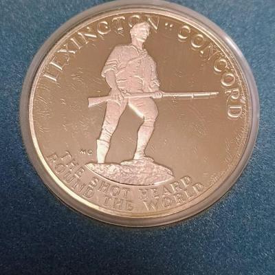 .900 SILVER DOLLAR HONORING VIETNAM VETERANS & BATTLES OF LEXINGTON AND CONCORD