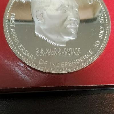 $10 INDEPENDENCE COIN W/750 GRAINS OF .925, QUEEN ELIZABETH THE CROWN MEDAL