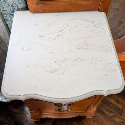 LOT 1Y: 1980s Stanley Furniture Edwardian Style Marble Top Vanity w/ Tri-Fold Mirror & Bench