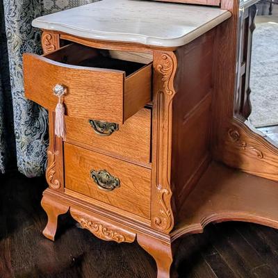 LOT 1Y: 1980s Stanley Furniture Edwardian Style Marble Top Vanity w/ Tri-Fold Mirror & Bench