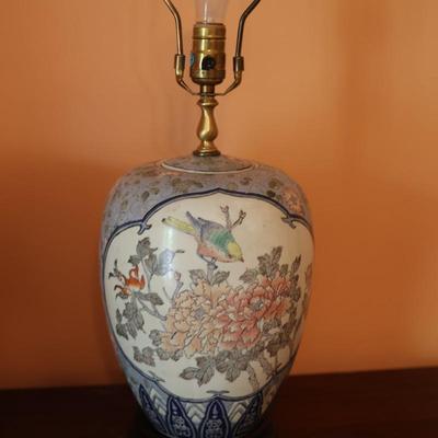 Vintage Chinese Porcelain Vase Table Lamp