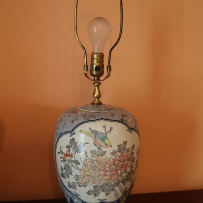 Vintage Chinese Porcelain Vase Table Lamp