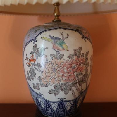 Vintage Chinese Porcelain Vase Table Lamp