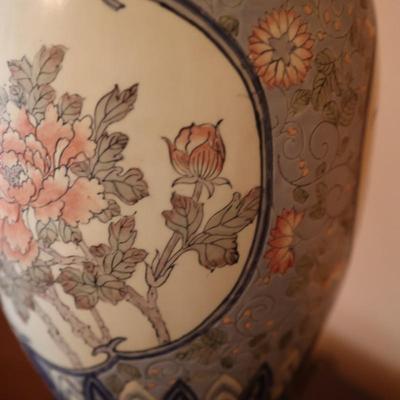 Vintage Chinese Porcelain Vase Table Lamp