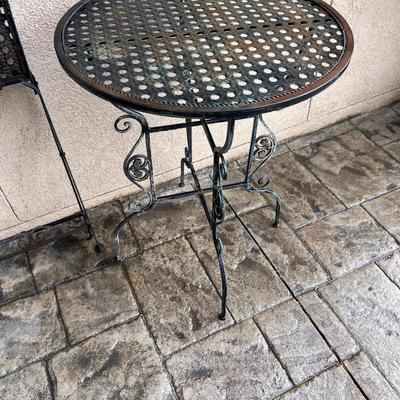Wrought Iron Bistro Table W/Matching Folding Chairs (FY-RG)