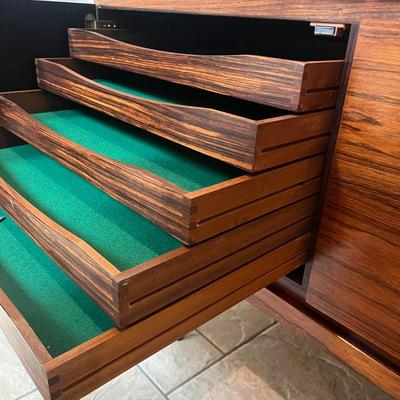 Large Rosewood MCM Sideboard (K-MG)