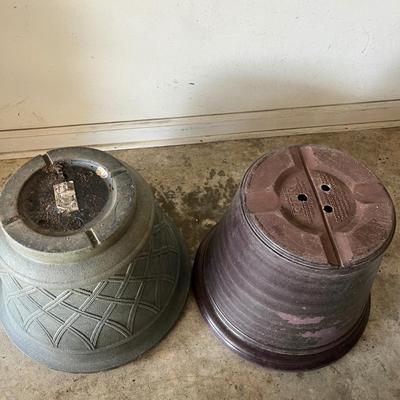 Eight Plastic Plant Pots (G-MG)