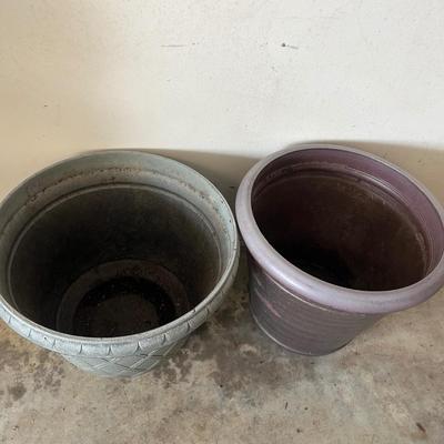 Eight Plastic Plant Pots (G-MG)
