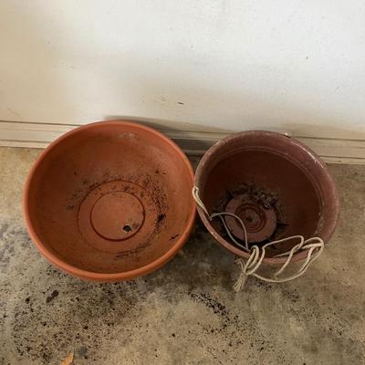 Eight Plastic Plant Pots (G-MG)