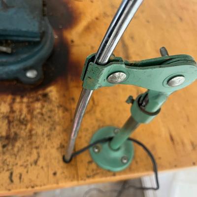 Work Bench With Light & Vise (G-MG)