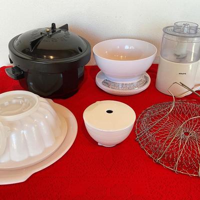 Rice Cooker, Food Scale, Krups Food Chopper, Jello Mold, Strainer