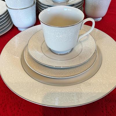 Japan Carlton China Set of 8 w/serving items