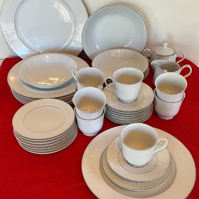 Japan Carlton China Set of 8 w/serving items