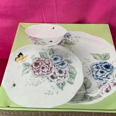 Lot B 549 Lenox Butterfly Meadow 12 pc Set NEW