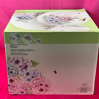 Lot B 549 Lenox Butterfly Meadow 12 pc Set NEW
