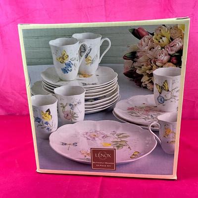Lot B 552 Lenox Butterfly Meadow 18pc Set NEW